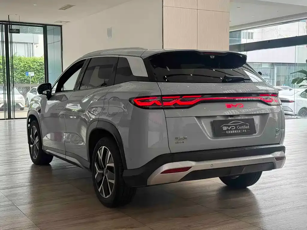 BYD L DM-i — фото 4