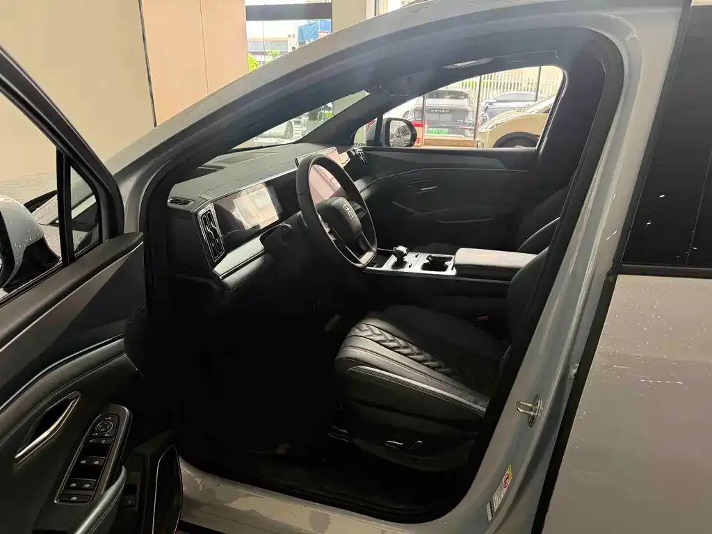 BYD L DM-i — фото 9