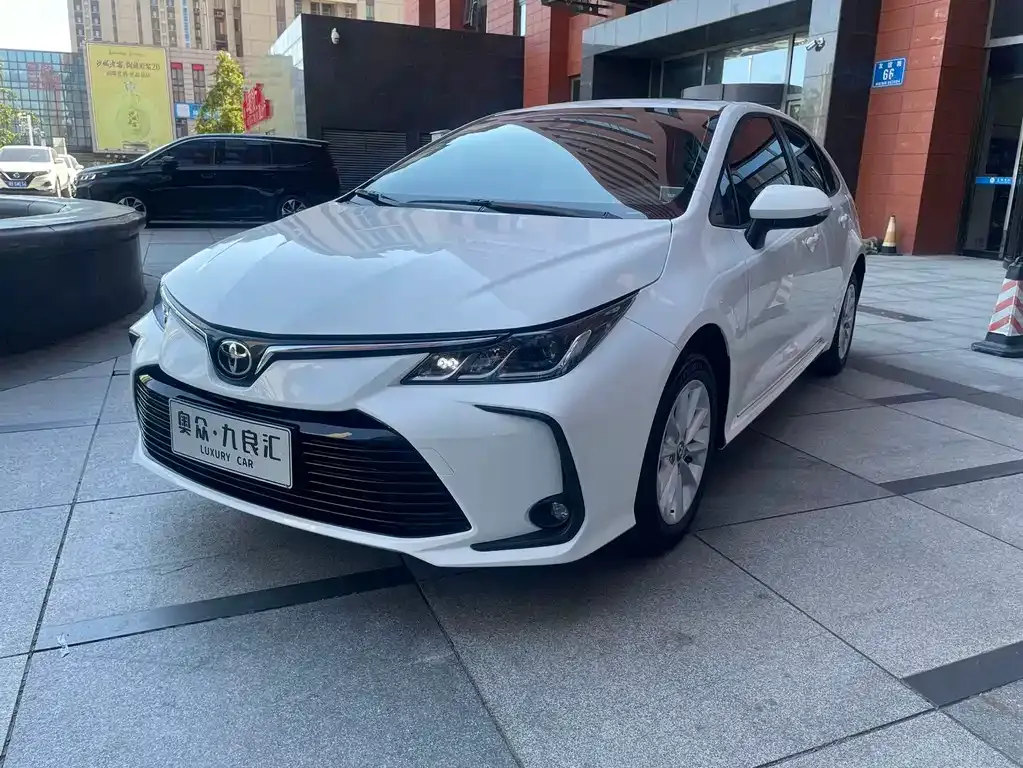 Toyota Corolla — фото 1