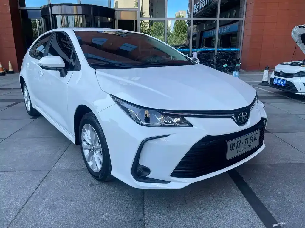 Toyota Corolla — фото 10