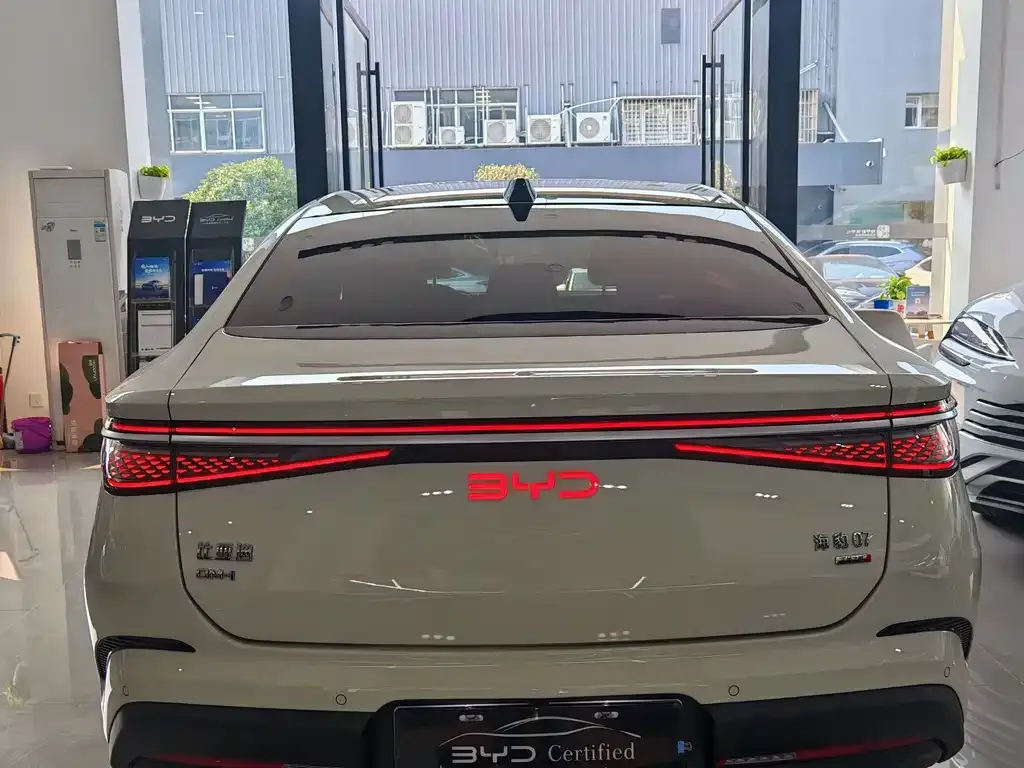 BYD Seal 07 DM-i — фото 10
