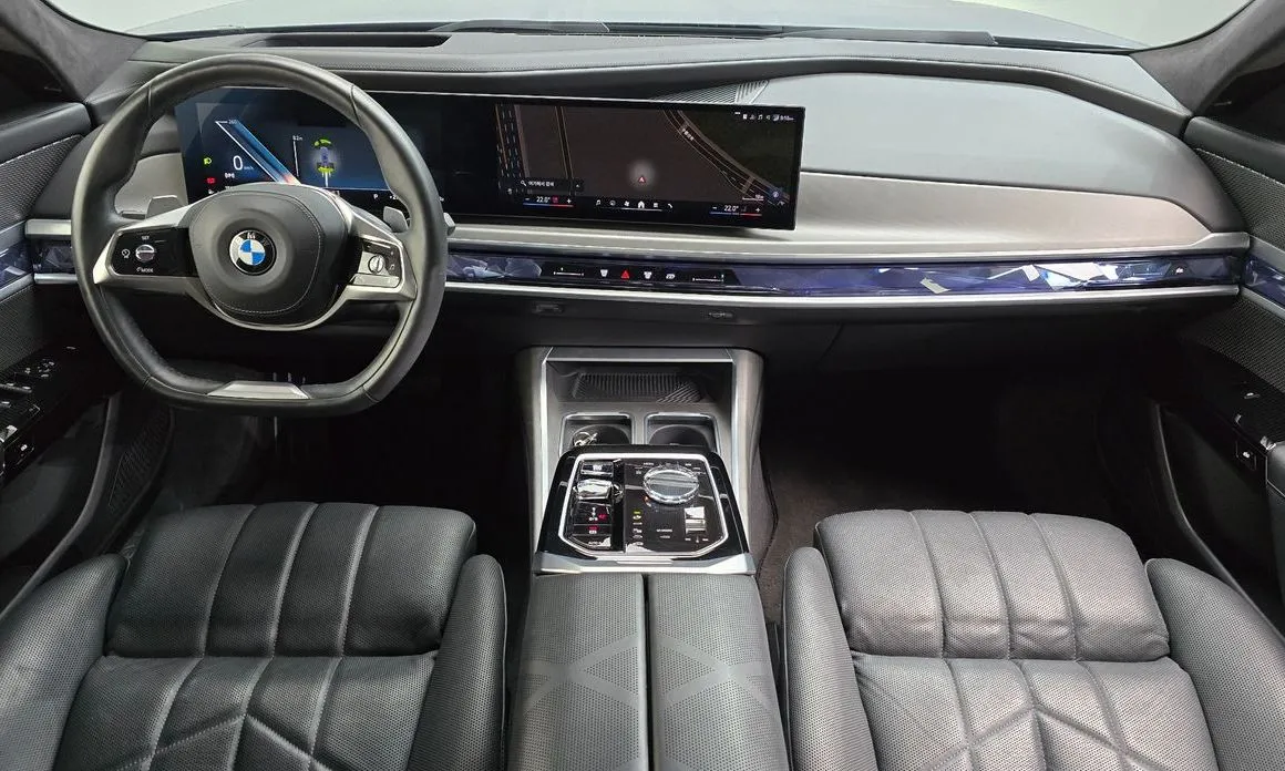 BMW 7-Series — фото 10
