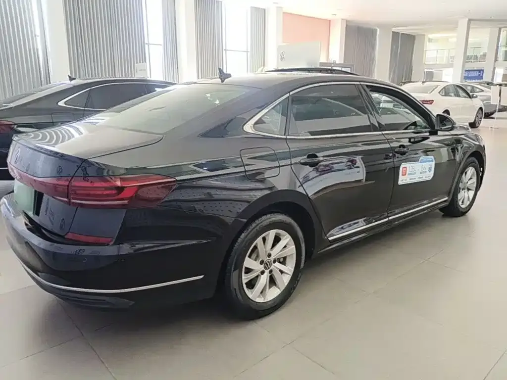Volkswagen Passat — фото 6