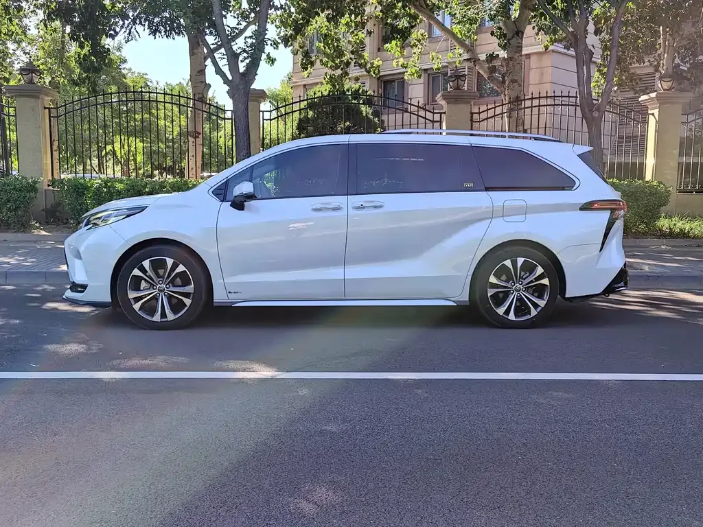 Toyota Granvia — фото 9