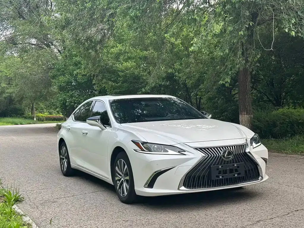 Lexus ES — фото 6