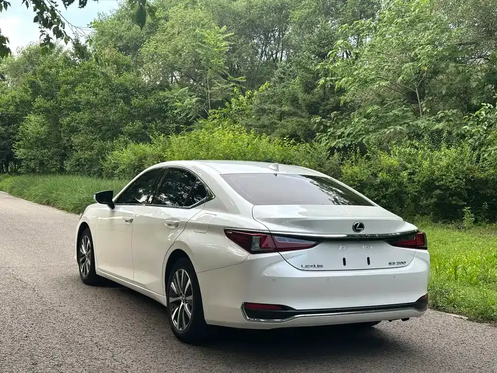 Lexus ES — фото 7