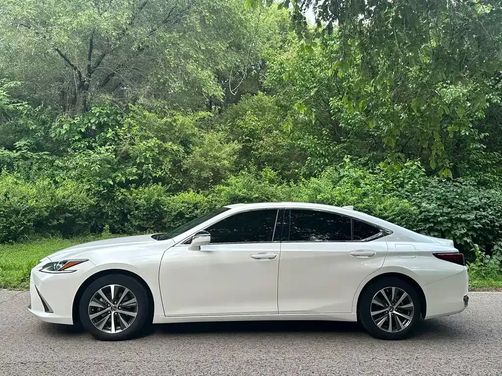 Lexus ES — фото 9