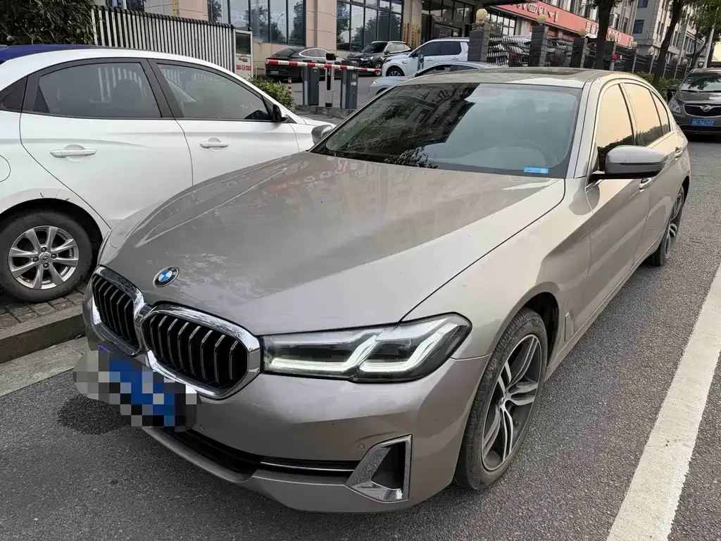 BMW 5 Series — фото 1