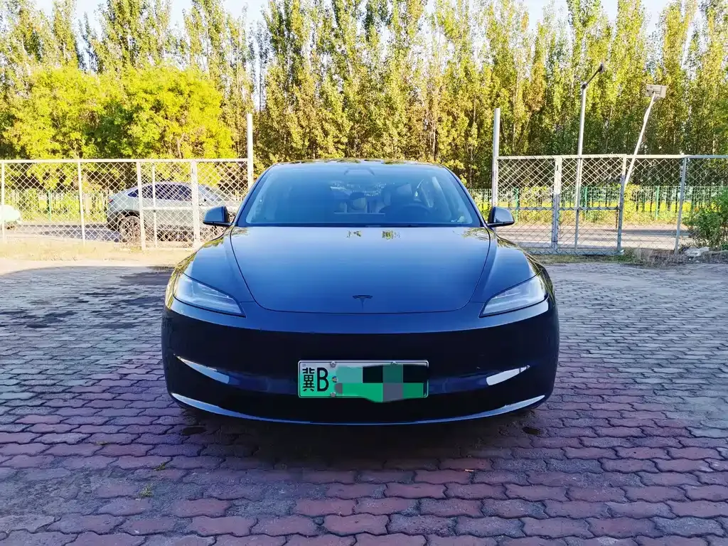 Tesla Model 3 — фото 7