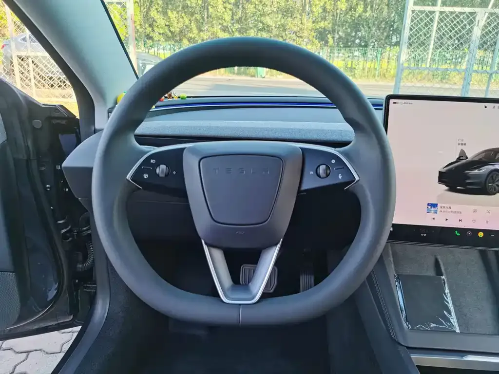 Tesla Model 3 — фото 3