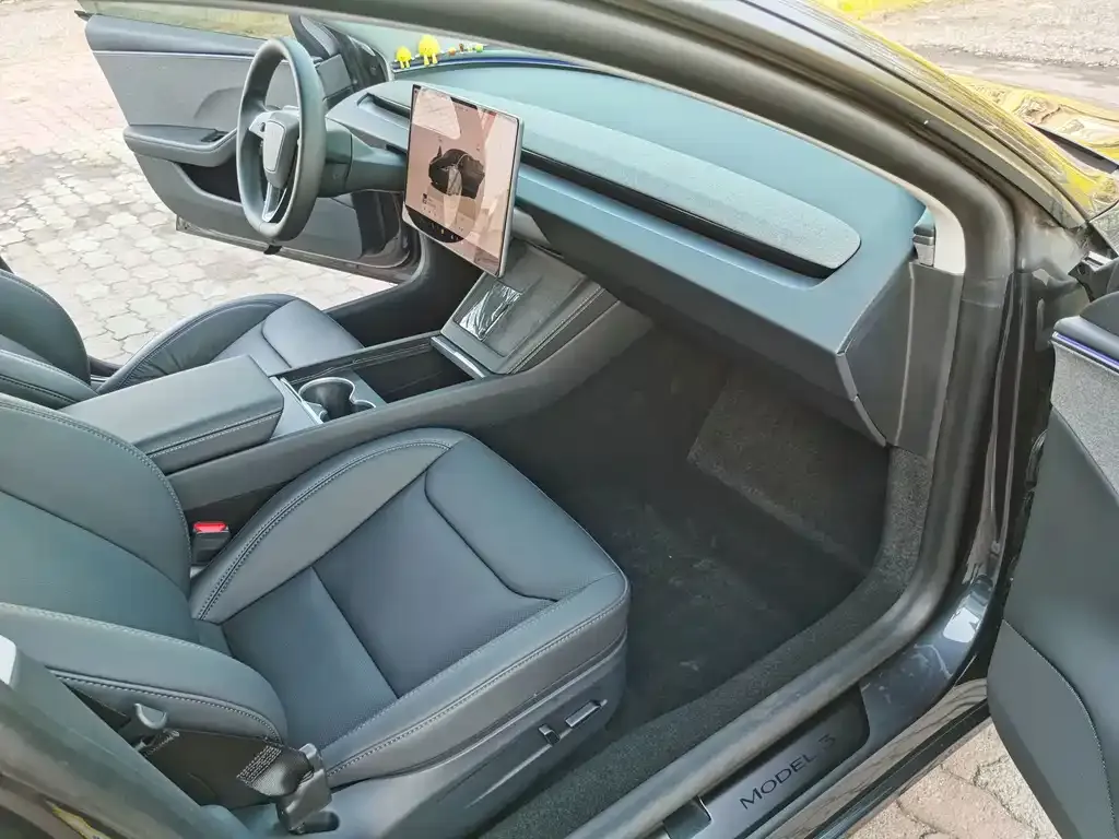 Tesla Model 3 — фото 10