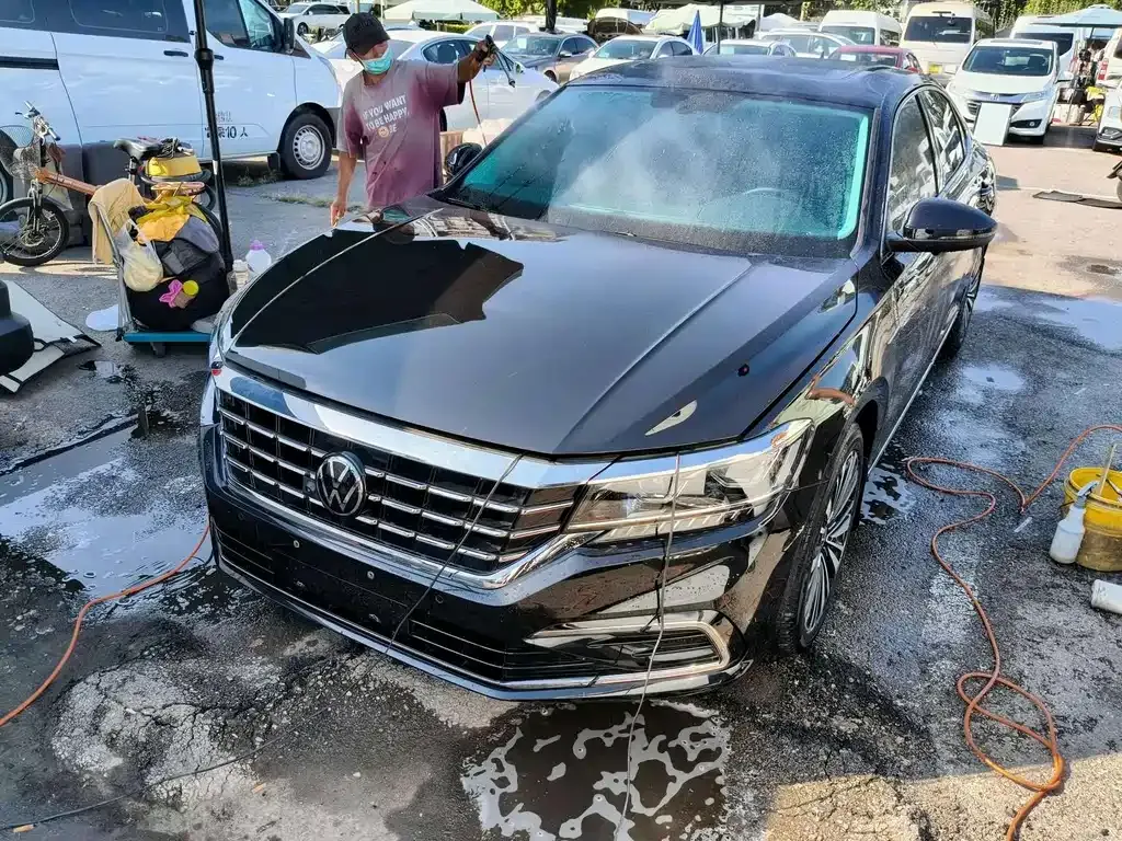 Volkswagen Passat — фото 1