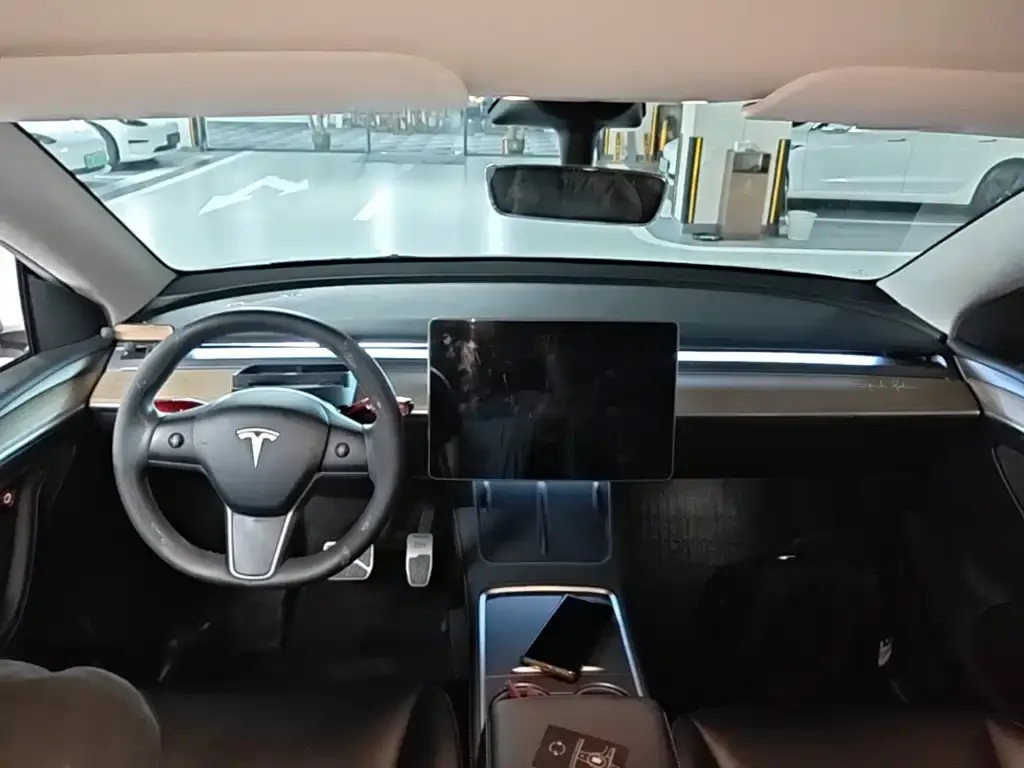 Tesla Model Y — фото 7