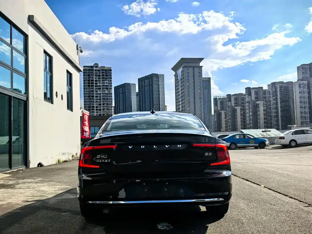 Volvo S90 — фото 10