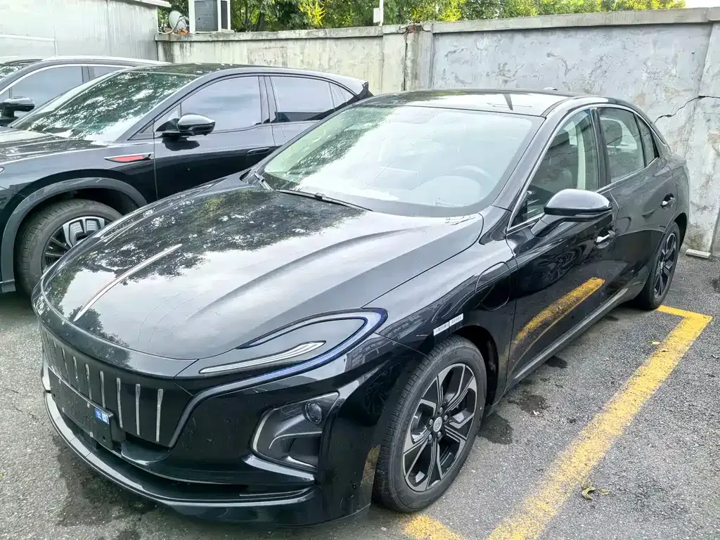 Hongqi E-QM5 — фото 1