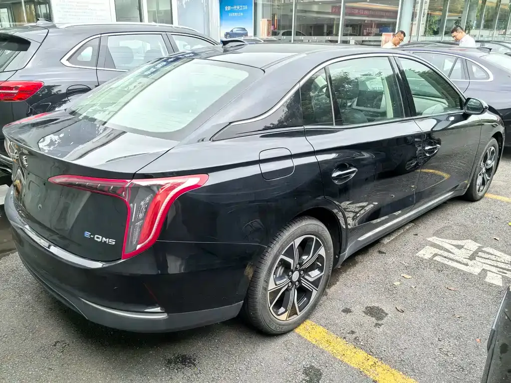 Hongqi E-QM5 — фото 6