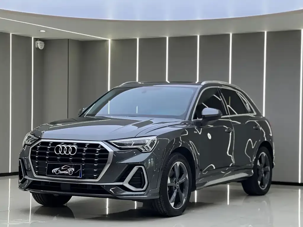 Audi Q3 — фото 1