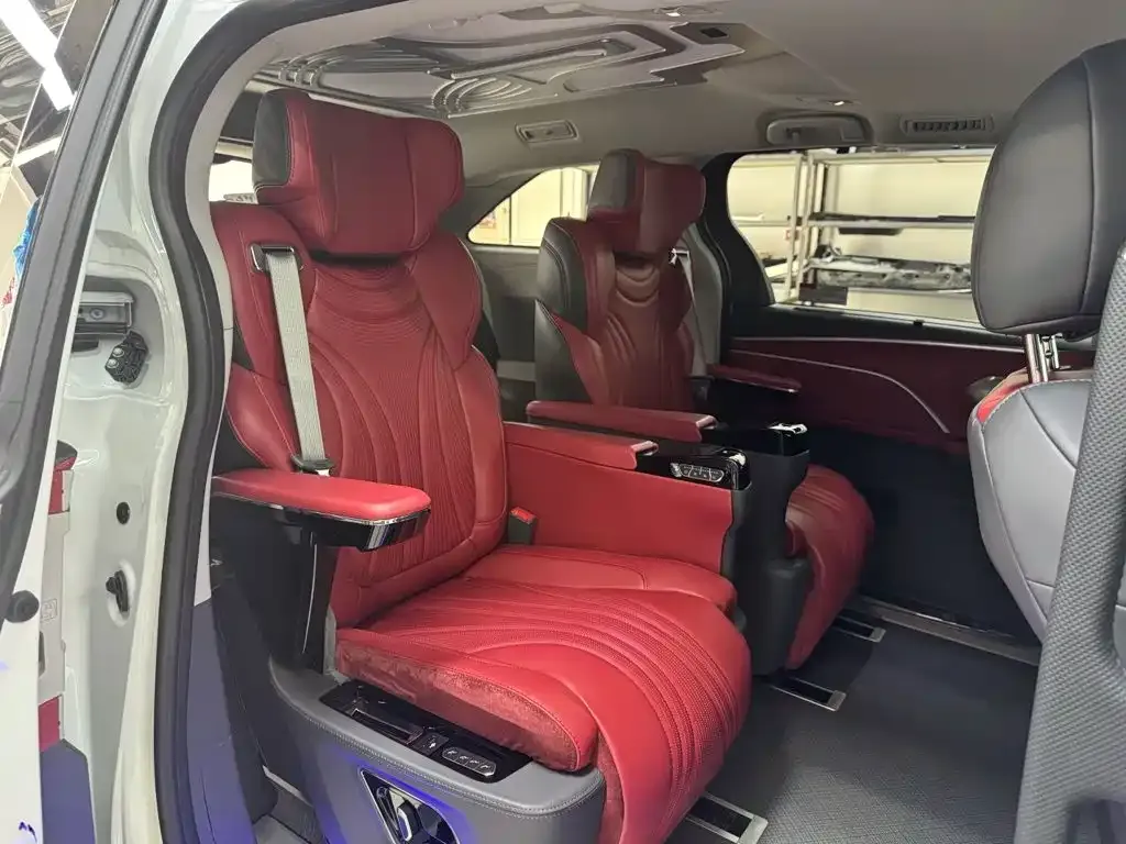 Toyota Sienna — фото 10
