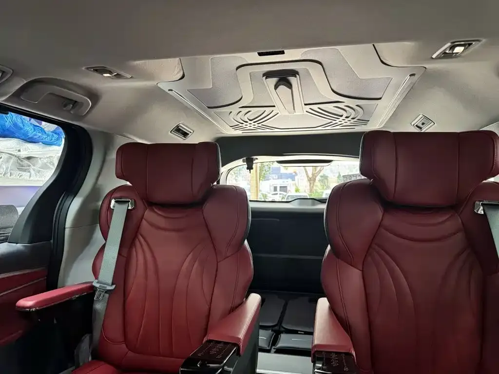Toyota Sienna — фото 4