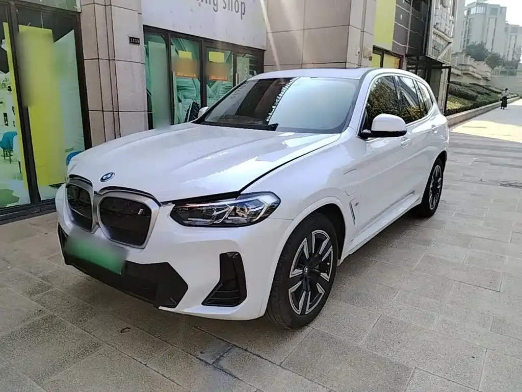 BMW iX3 — фото 9