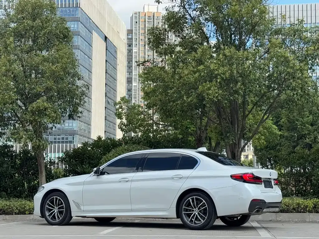 BMW 5 Series — фото 4