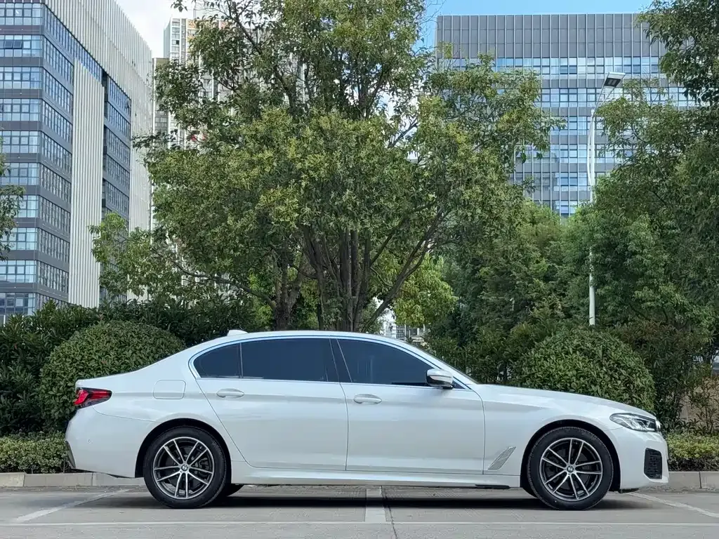 BMW 5 Series — фото 10