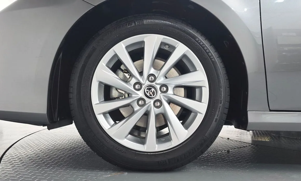 Toyota Camry — фото 8