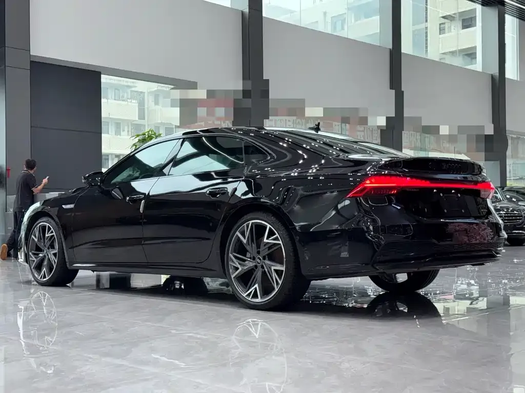 Audi A7L — фото 6