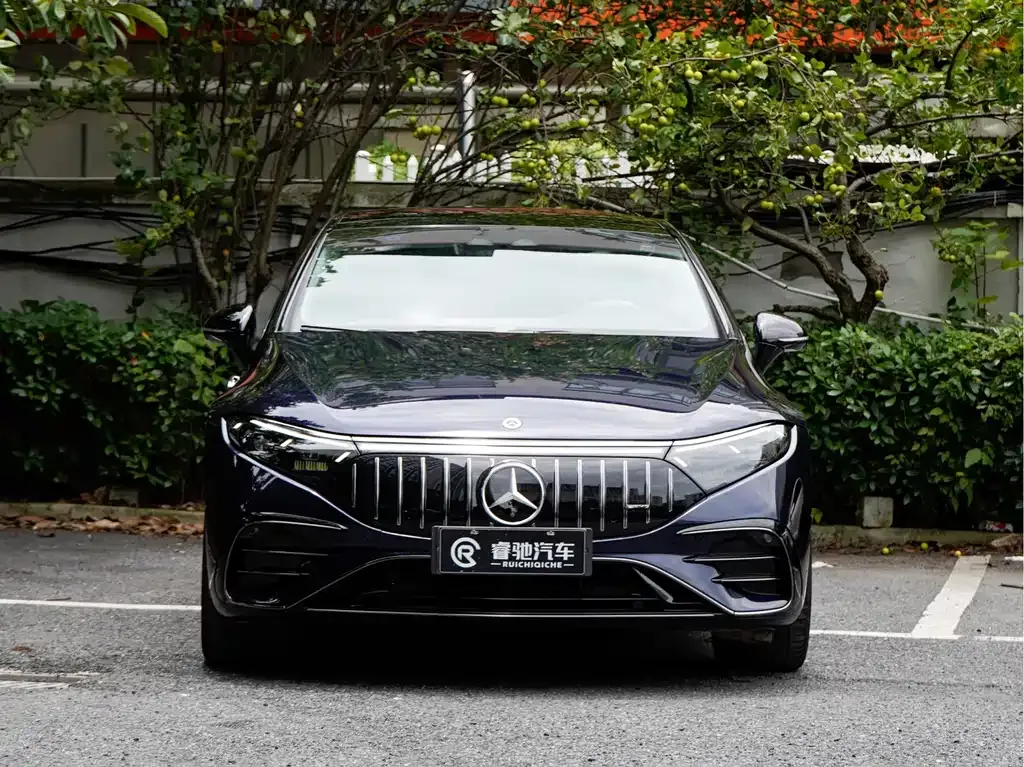 Mercedes-Benz EQS AMG — фото 9