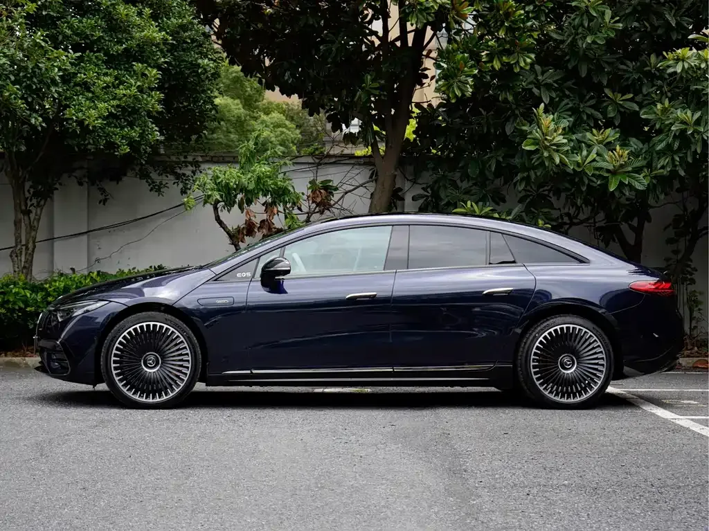 Mercedes-Benz EQS AMG — фото 10