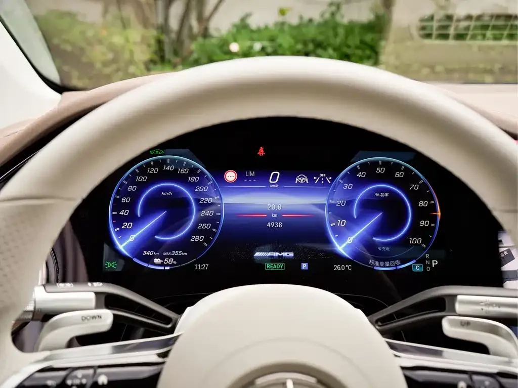 Mercedes-Benz EQS AMG — фото 7