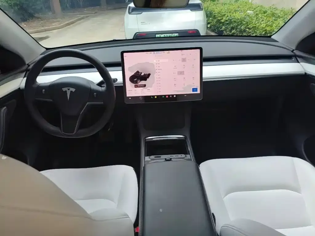 Tesla Model Y — фото 4