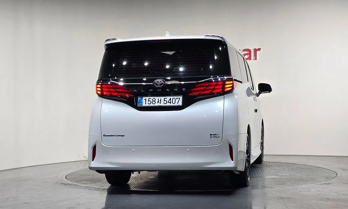 Toyota Alphard — фото 2