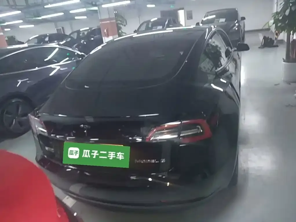 Tesla Model 3 — фото 3
