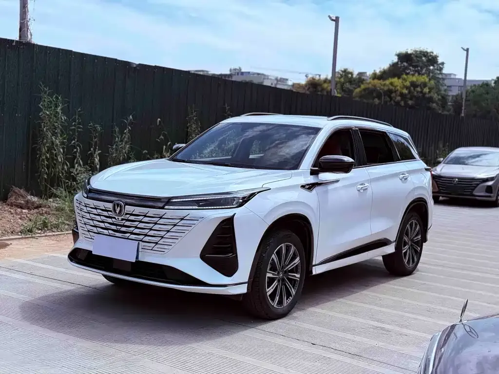Changan CS75 PLUS — фото 1