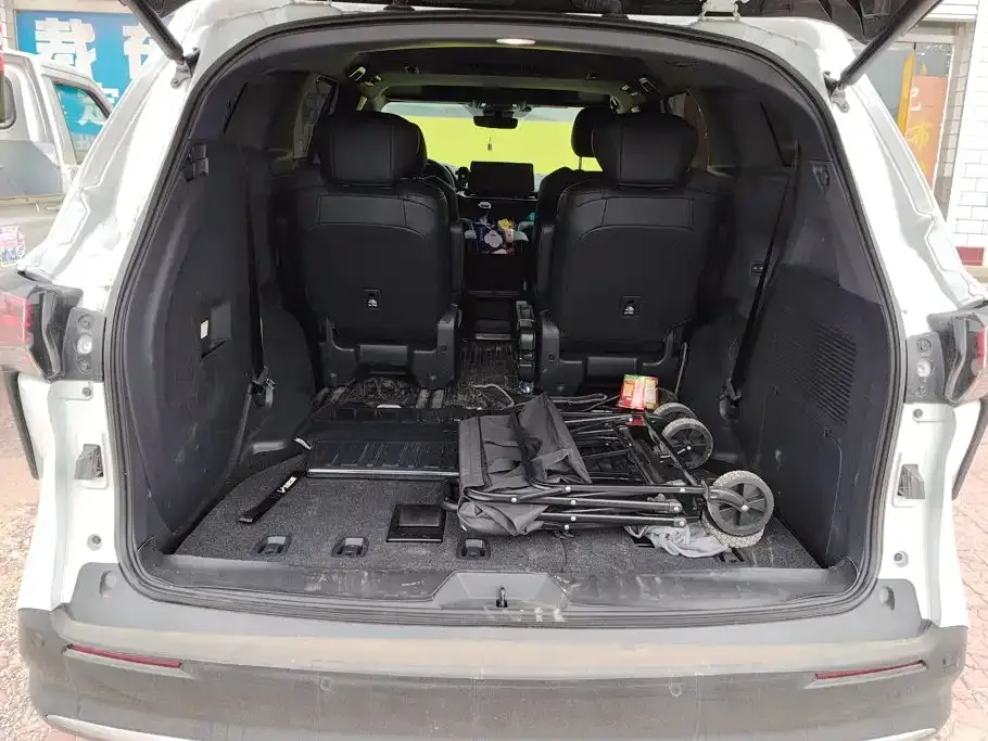 Toyota Sienna — фото 8
