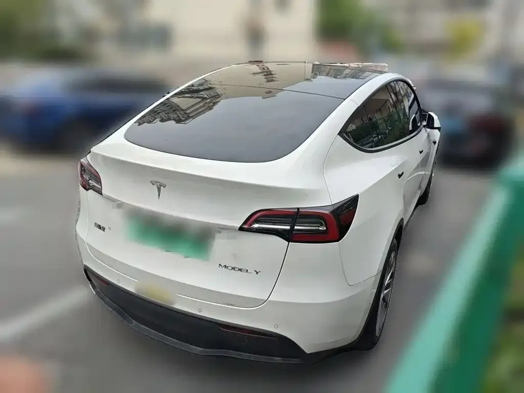 Tesla Model Y — фото 4