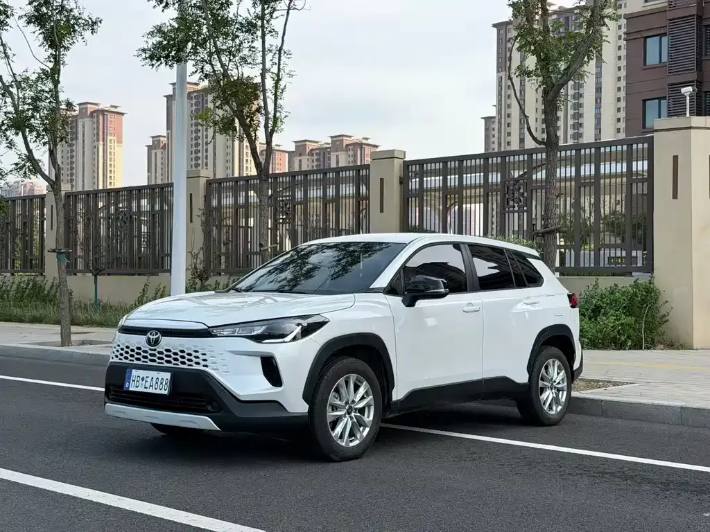 Toyota Corolla Cross — фото 1