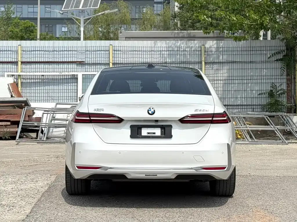 BMW 5 Series — фото 10