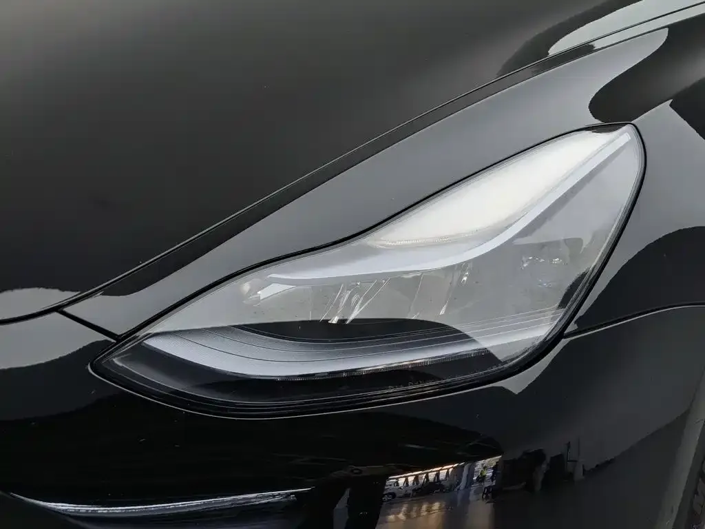 Tesla Model 3 — фото 7