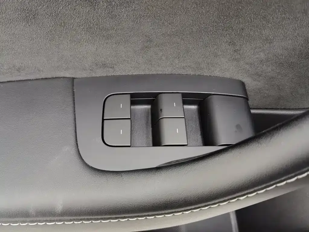 Tesla Model 3 — фото 9
