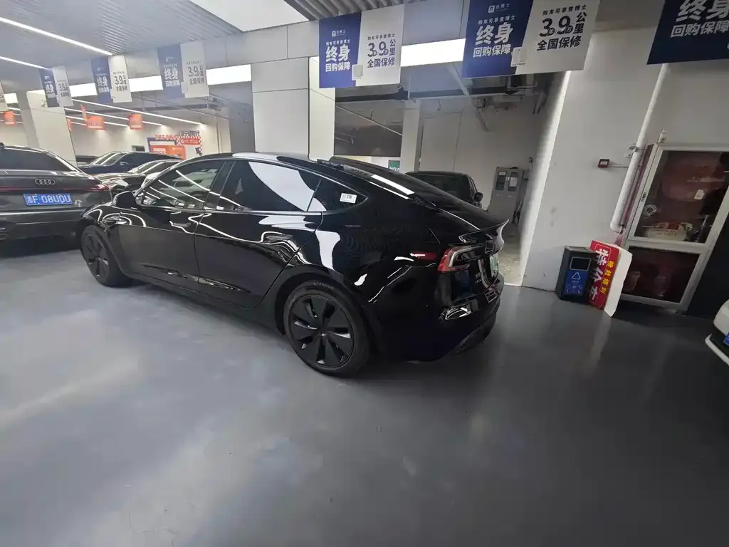 Tesla Model 3 — фото 4