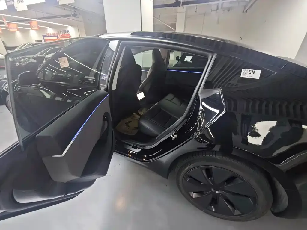 Tesla Model 3 — фото 10