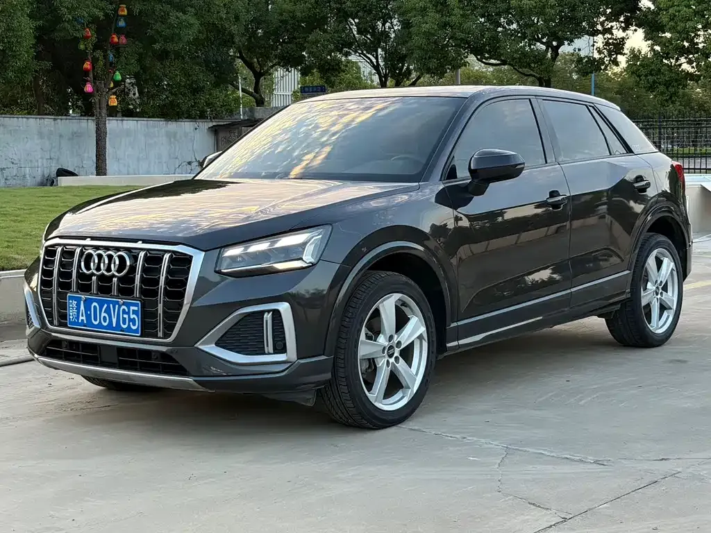 Audi Q2L — фото 1