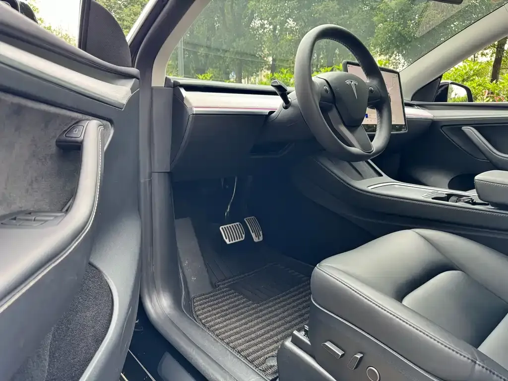 Tesla Model Y — фото 3