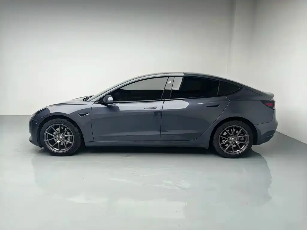 Tesla Model 3 — фото 10