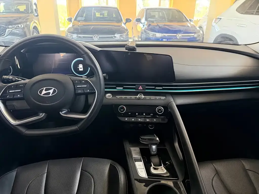 Hyundai Elantra — фото 10