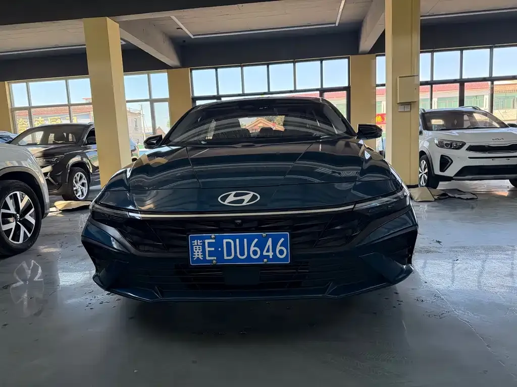 Hyundai Elantra — фото 3