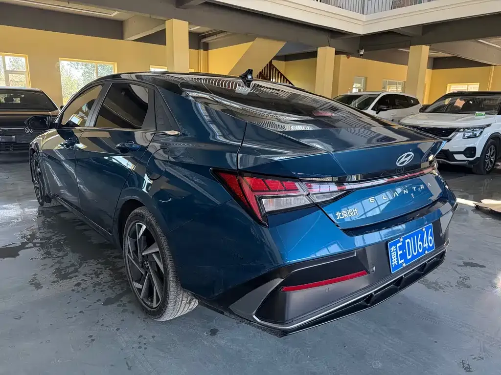 Hyundai Elantra — фото 9