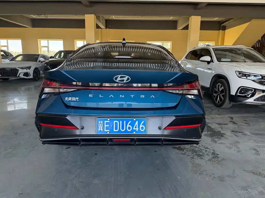 Hyundai Elantra — фото 4